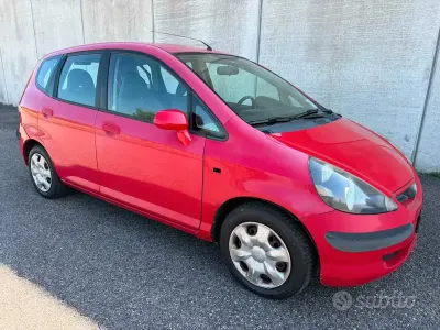 Usata Honda Jazz 78 CV (57 kW) 2008 Rosso Utilitaria