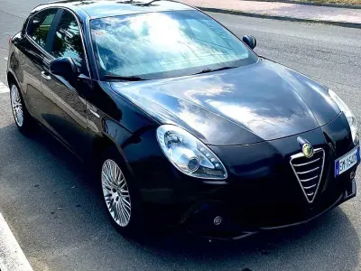 Usata Alfa Romeo Giulietta Exclusive 170 CV (125 kW) 2013 Nero Utilitaria