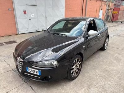 Usata Alfa Romeo 147 Distinctive 120 CV (88 kW) 2007 Nero Utilitaria