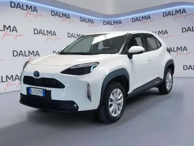 Usata Toyota Yaris Cross Business Edition 116 CV (85 kW) 2022 Pearl white SUV