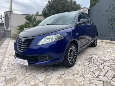 Begagnad Lancia Ypsilon S 69 HK (50 kW) 2014 Blå Halvkombi