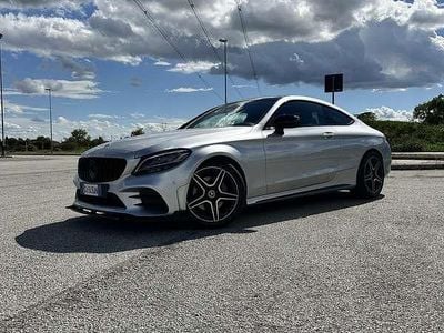 Usata Mercedes C220 AMG line 194 CV (142 kW) 2019 Argento Coupé