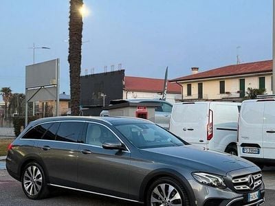 Usata Mercedes E220 Premium 194 CV (142 kW) 2019 Grigio Station wagon