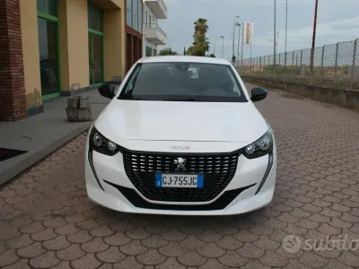 Usata Peugeot 208 Active 102 CV (75 kW) 2022 Bianco Utilitaria