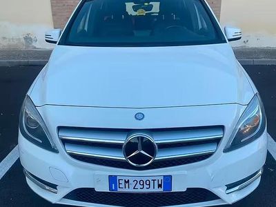 Usata Mercedes B200 136 CV (100 kW) 2012 Bianco Monovolume