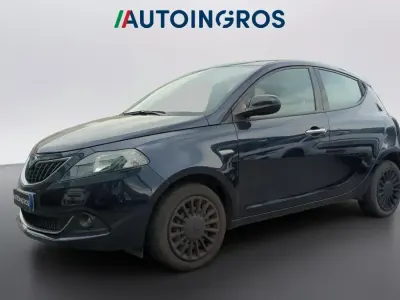 Begagnad Lancia Ypsilon Silver 69 HK (50 kW) 2022 Blå Halvkombi