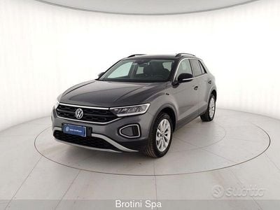 Usata VW T-Roc Life 150 CV (110 kW) 2022 Grigio SUV