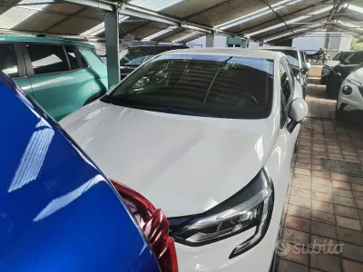 Usata Renault Clio V Zen 116 CV (85 kW) 2020 Bianco Berlina