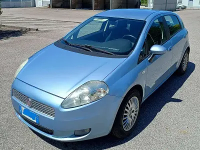 Usata Fiat Grande Punto Active 65 CV (47 kW) 2008 Bluazzurro Utilitaria