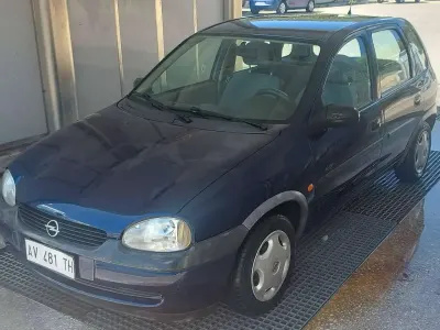Usata Opel Corsa 60 CV (44 kW) 1998 Blu/azzurro Utilitaria