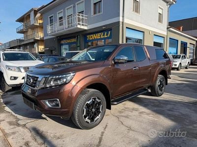 Usata Nissan Navara Acenta 163 CV (119 kW) 2020 Marrone Pick-up