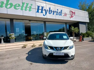 Usata Nissan Qashqai N-Connecta 110 CV (80 kW) 2016 Bianco SUV