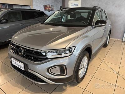 Usata VW T-Roc Life 115 CV (84 kW) 2024 Grigio SUV