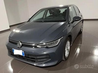 Usata VW Golf VIII Life 115 CV (84 kW) 2025 Grigio Berlina