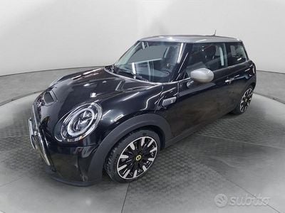 Usata Mini Cooper SE Classic 75 kW (102 CV) 2023 Blu Utilitaria