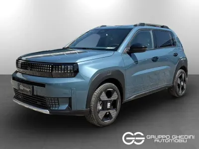 Usata Fiat Grande Panda La Prima 83 kW (113 CV) 2025 Blu metallizzato Utilitaria