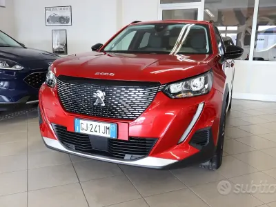 Käytetty Peugeot 2008 Allure 131 HP (96 kW) 2022 Punainen Katumaasturi