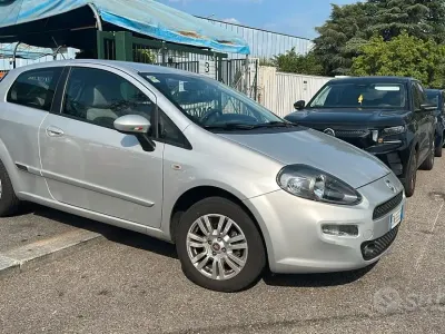 Usata Fiat Punto 69 CV (50 kW) 2012 Grigio Utilitaria