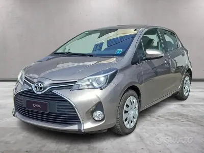 Usata Toyota Yaris Active 90 CV (66 kW) 2015 Bronze met Utilitaria