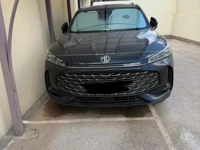 Usata MG HS Luxury 170 CV (125 kW) 2025 Nero SUV