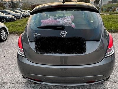 Usata Lancia Ypsilon Gold 69 CV (50 kW) 2017 Grigio Utilitaria