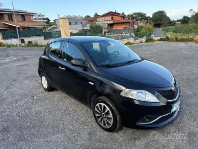 Usata Lancia Ypsilon 69 CV (50 kW) 2018 Marrone Utilitaria