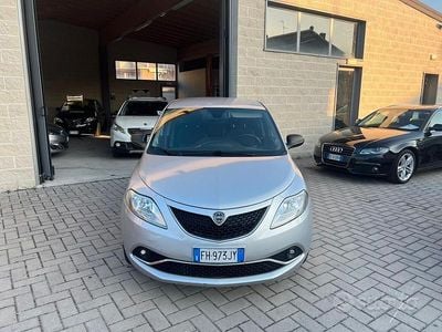 Usata Lancia Ypsilon Platinum 69 CV (50 kW) 2017 Grigio Utilitaria