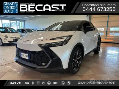 Usata Toyota C-HR Lounge 152 CV (111 kW) 2024 Bianco perlato SUV