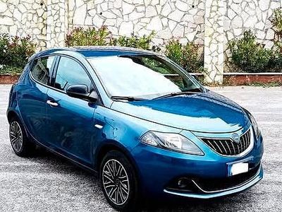 Usata Lancia Ypsilon Gold 70 CV (51 kW) 2023 Blu/azzurro Utilitaria