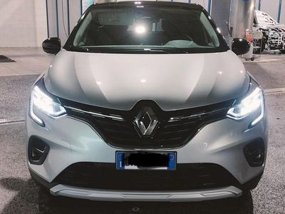 Usata Renault Captur 100 CV (73 kW) 2023 Grigio SUV