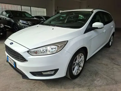 Begagnad Ford Focus S 120 HK (88 kW) 2015 Vit Kombi