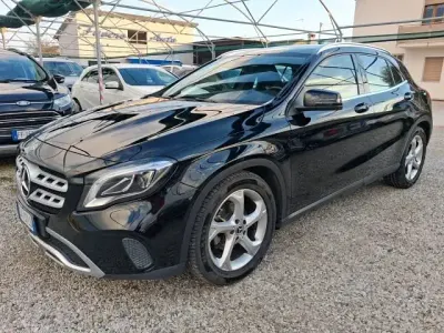 Begagnad Mercedes GLA180 122 HK (89 kW) 2020 Svart SUV