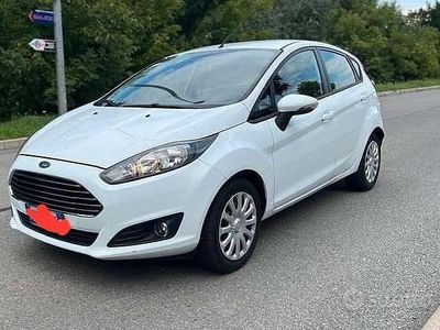 Usata Ford Fiesta 80 CV (58 kW) 2013 Bianco Berlina