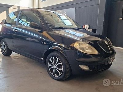 Usata Lancia Ypsilon 60 CV (44 kW) 2005 Grigio Utilitaria