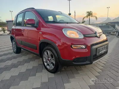 Usata Fiat Panda Trekking 75 CV (55 kW) 2015 Rosso Utilitaria