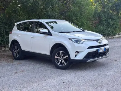 Usata Toyota RAV4 Active 143 CV (105 kW) 2016 Bianco SUV