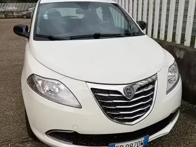 Usata Lancia Ypsilon 85 CV (62 kW) 2013 Utilitaria