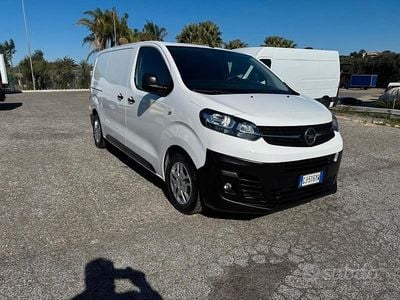 Usata Opel Vivaro Essentia 120 CV (88 kW) 2022 Bianco Monovolume