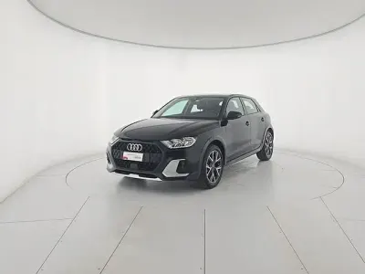 Käytetty Audi A1 Admired 110 HP (80 kW) 2023 Musta Katumaasturi