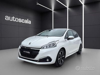 Usata Peugeot 208 Signature Sky 102 CV (75 kW) 2020 Bianco Utilitaria