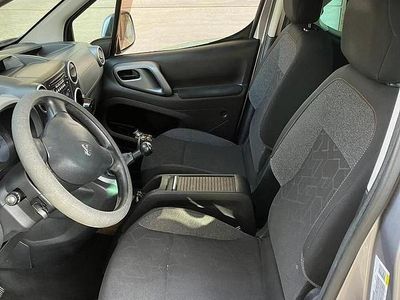 Gebraucht Peugeot Partner 115 PS (84 kW) 2017 Grau