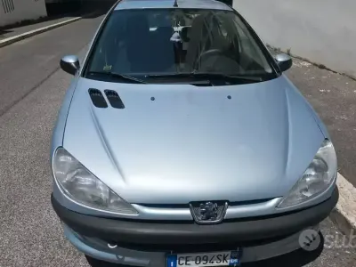 Usata Peugeot 206 75 CV (55 kW) 2002 Grigio Berlina
