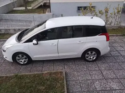 Usata Peugeot 5008 112 CV (82 kW) 2012 Bianco Monovolume