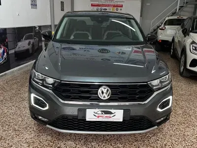 Usata VW T-Roc Business 116 CV (85 kW) 2020 Grigio SUV