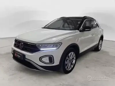 Usata VW T-Roc Life 110 CV (80 kW) 2022 Bianco SUV