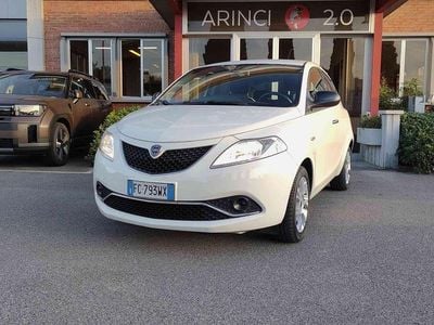 Usata Lancia Ypsilon Gold 69 CV (50 kW) 2016 Bianco neve Utilitaria
