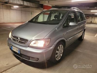 Usata Opel Zafira Elegance 101 CV (74 kW) 2004 Grigio Monovolume