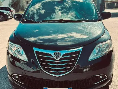 Usata Lancia Ypsilon 85 CV (62 kW) 2013 Nero Utilitaria