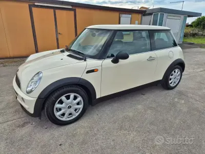 Usata Mini ONE 90 CV (66 kW) 2003 Giallo Utilitaria