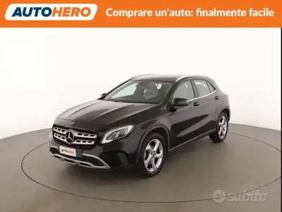 Usado Mercedes GLA200 136 CV (100 kW) 2017 Negro SUV